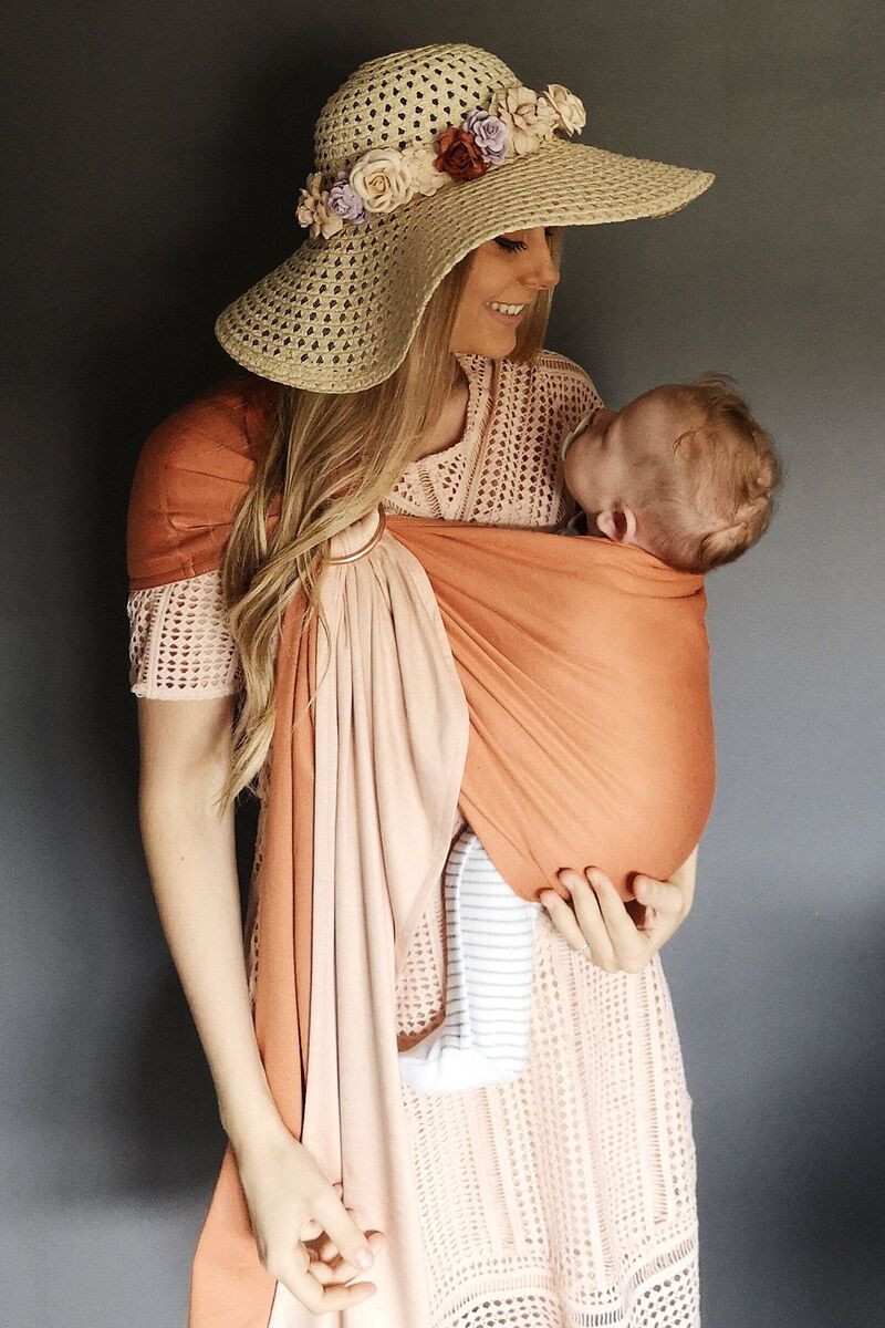 Little Wrap Without a Knot, mom carry her child in summer