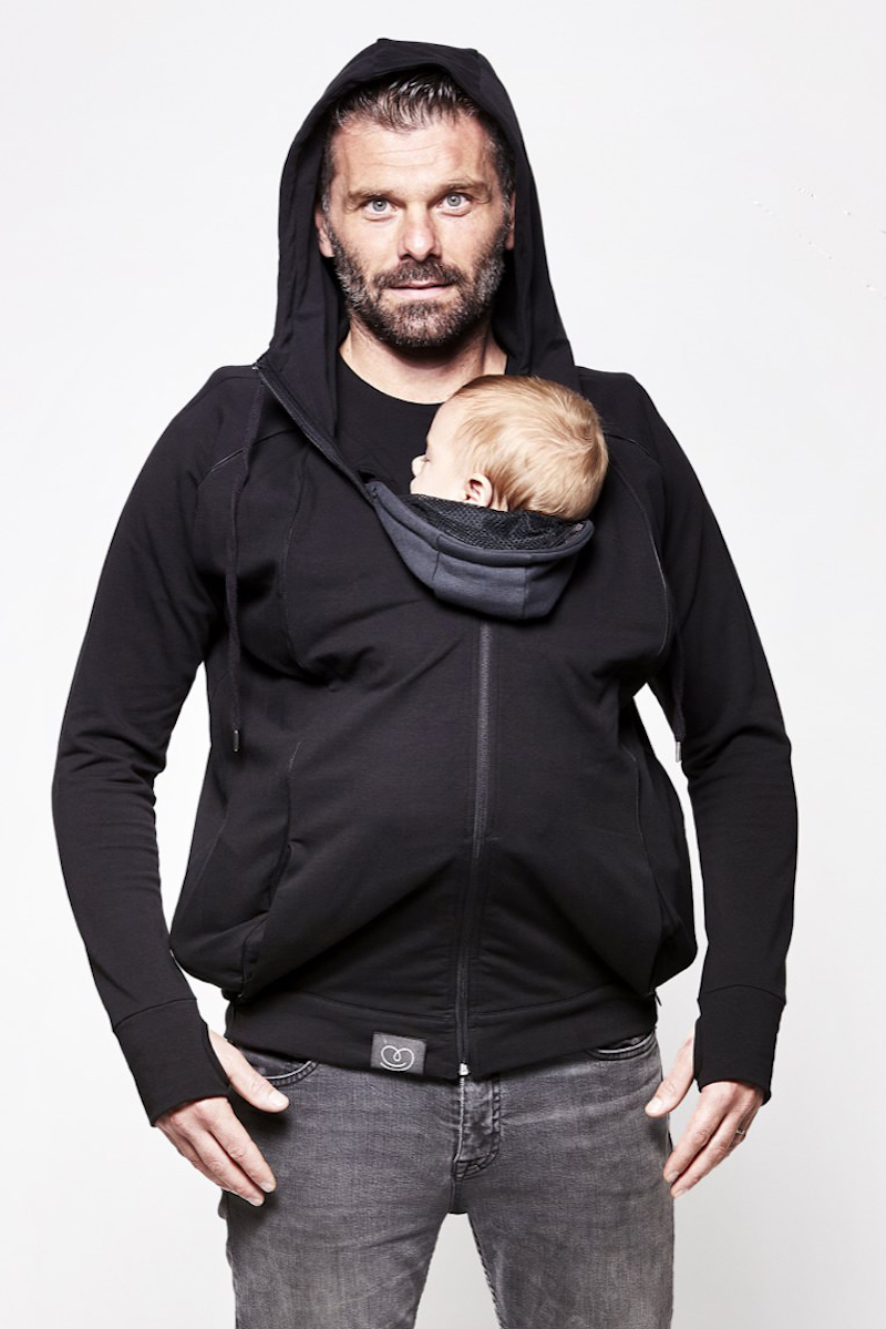Sweat du parent pour habiller bébé en hiver lors du portage